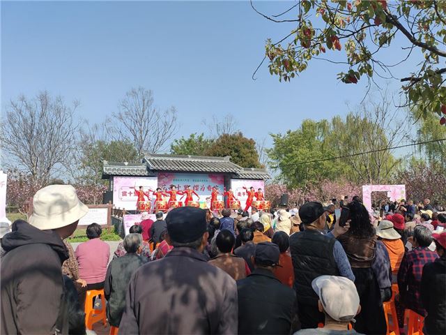 兴化市钓鱼镇：惠民文艺演出奏响春日文化乐章